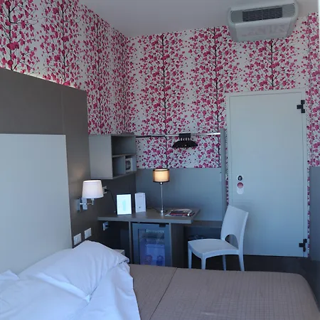 Astoria 3*