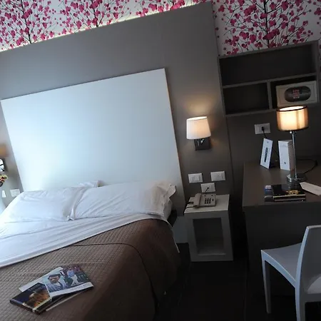 Astoria Hotel 3*