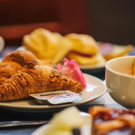 阿斯托瑞亚酒店 酒店 拉文纳